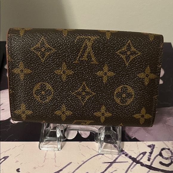 Louis Vuitton Brown and Gold Monogram Wallet - Picture 3 of 11